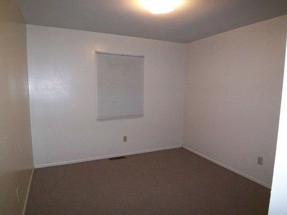 5th image of 515 Bristol Dr