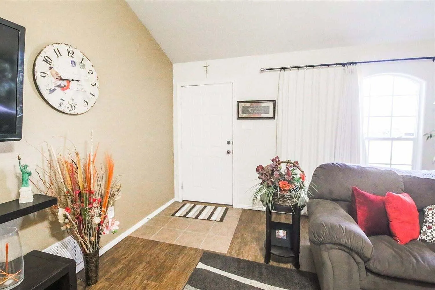 3 bed, 2.0 bath, 1414 sqft, $1,425 — Photo 3