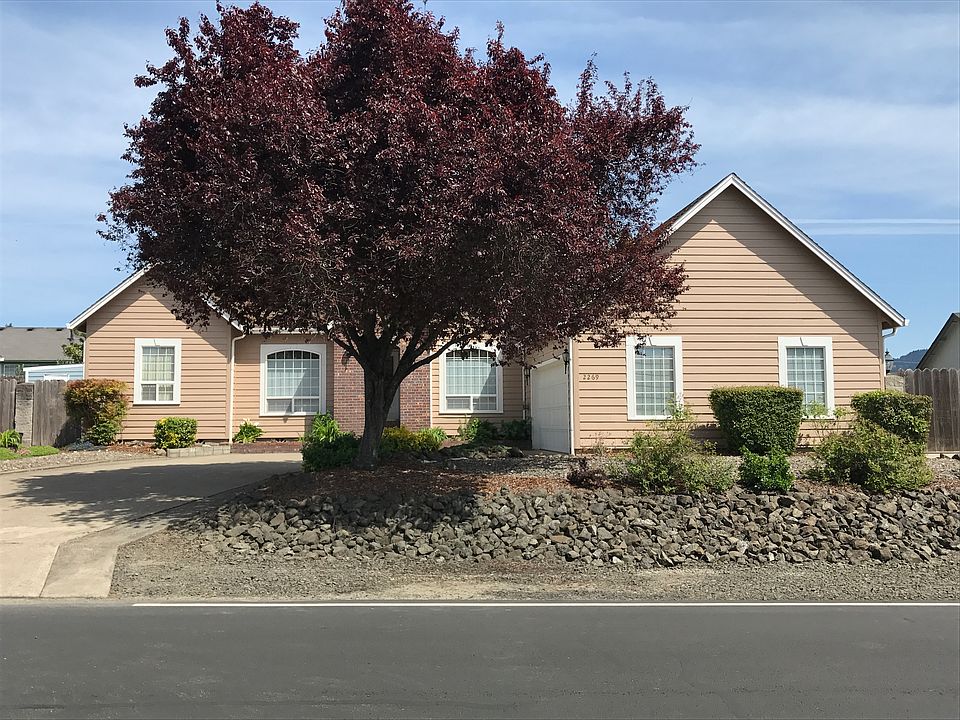 2269 Eagle Loop Sutherlin OR