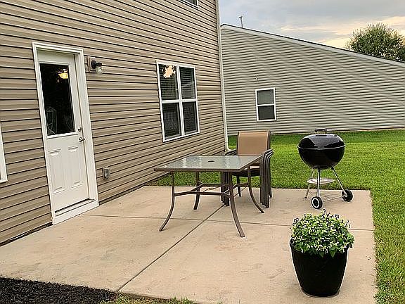 3rd image of 1724 White Willow Ave