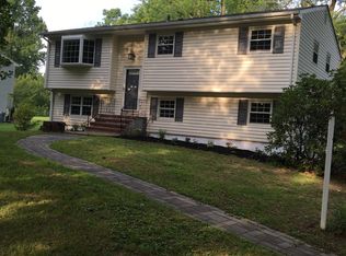 9 Meadowview Dr, East Windsor, NJ 08512