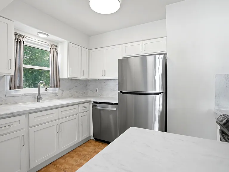 4004 W Watrous Ave — Photo 2