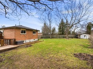 21 Milverton Close, Hamilton, ON L8B 0B1
