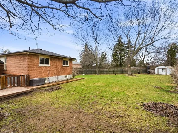 21 Milverton Close, Hamilton, ON L8B 0B1