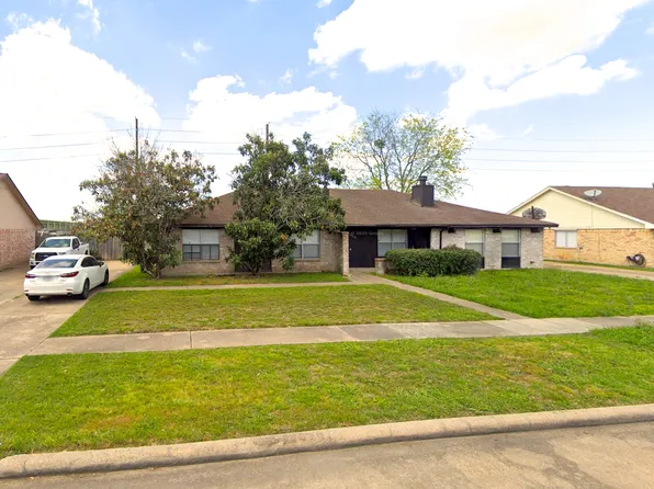 3746 Quiet Place Dr, Houston, TX 77082