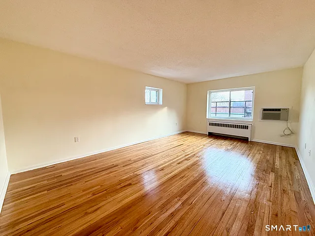 570 Whitney Ave #L3 — Photo 8