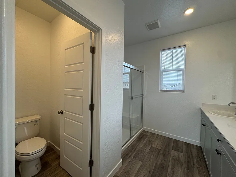 997 W Pioneer Dr — Photo 28
