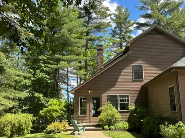22 E Beach Rd, Casco, ME 04015