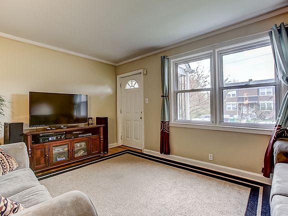 3rd image of 807 Baltimore Ave