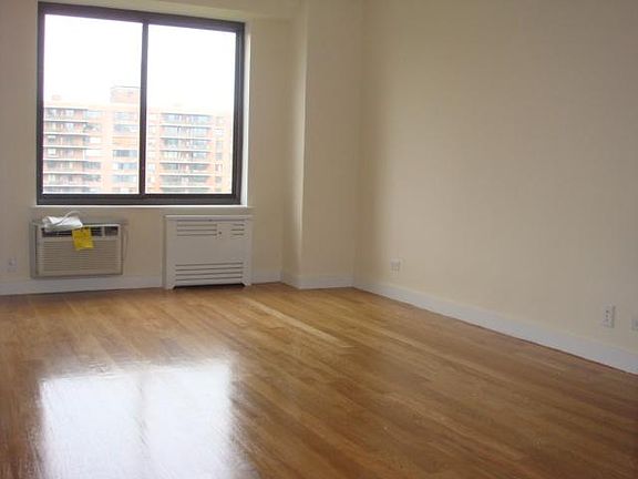 4th image of 135 Riverdale Ave #4G
