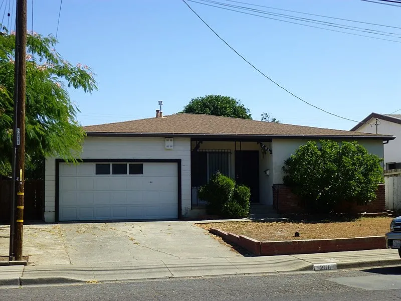 288 Thomas Way photo 1