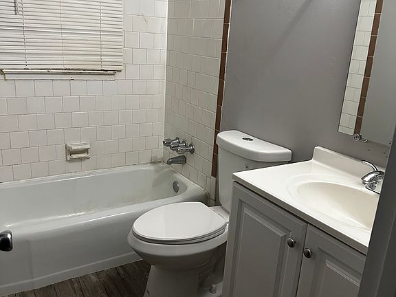 3rd image of 14209 Essex Dr #1
