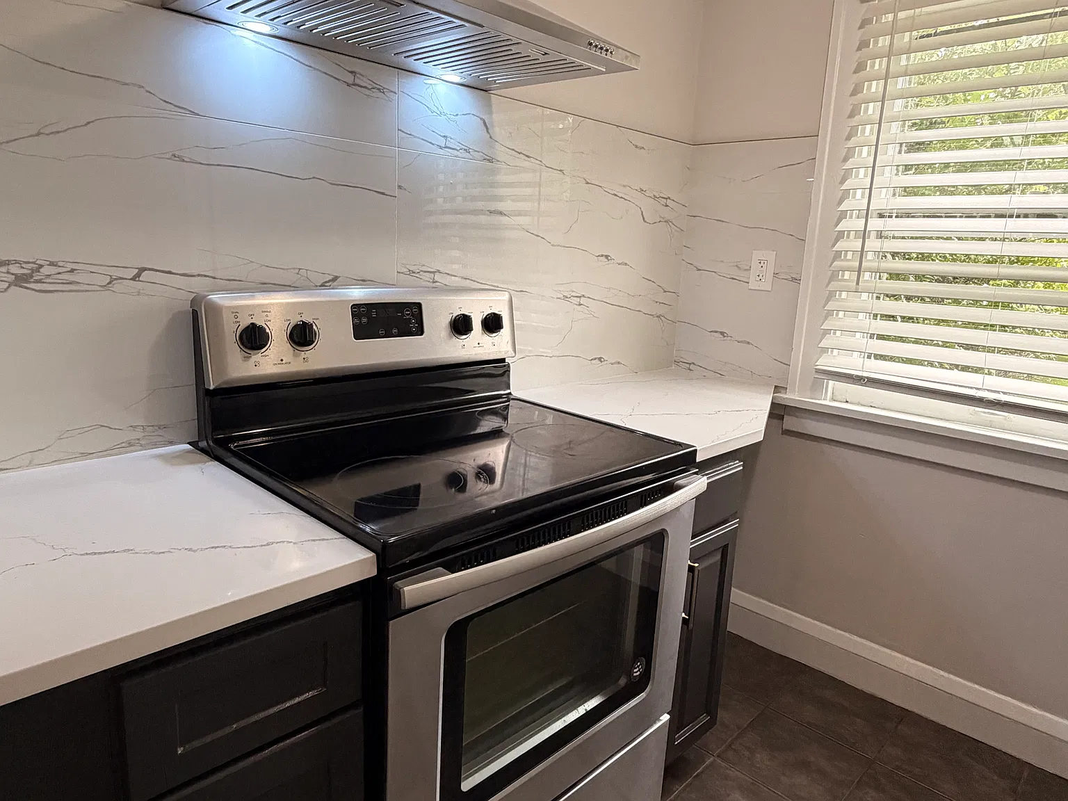 4 bed, 2000 sqft, $2,490 — Photo 2