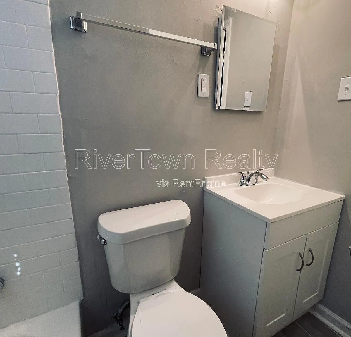 2 bed, 1.0 bath, 785 sqft, $795 — Photo 2