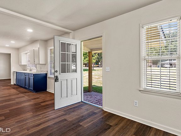 3rd image of 6337 Garden Oaks Dr