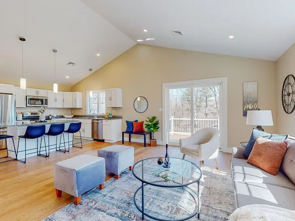 5 Middle Road, Falmouth, ME 04105