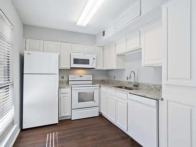 2311 Balsam Dr #H103 — Photo 4
