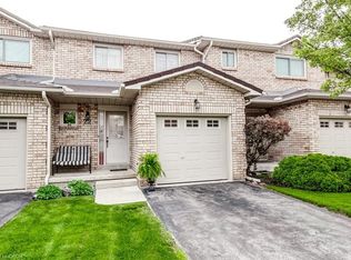 391 Stone Church Rd E #22, Hamilton, ON L9B 2H3
