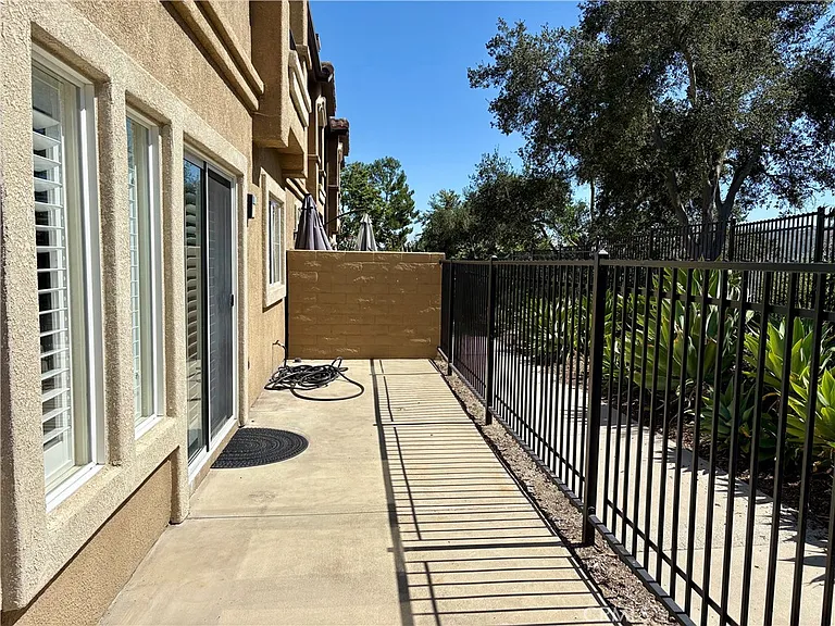 17 Lucente Ln — Photo 31