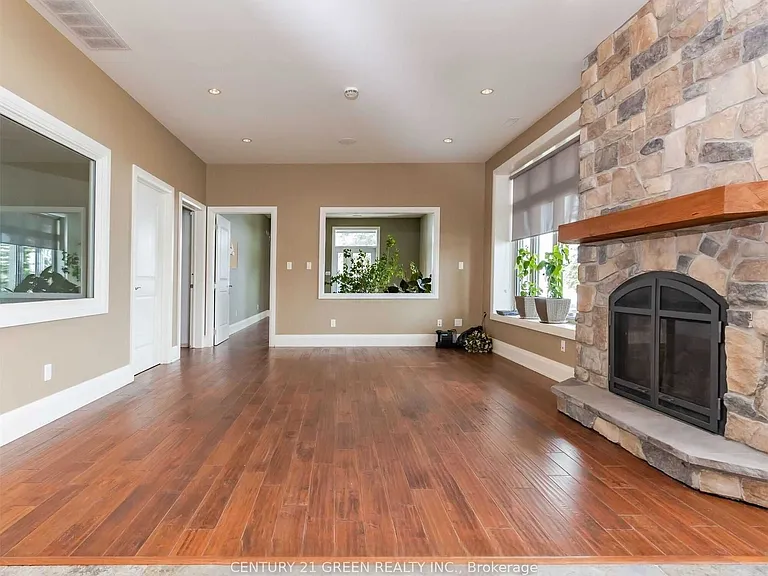 935689 Airport Rd — Photo 17
