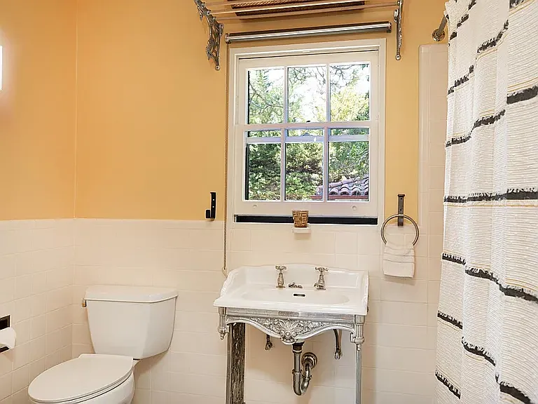 454 Cedar St — Photo 16