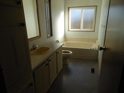 3rd image of 13962 Apple Ln