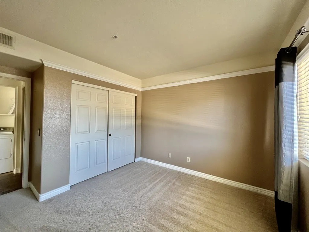 1825 W Ray Rd — Photo 2