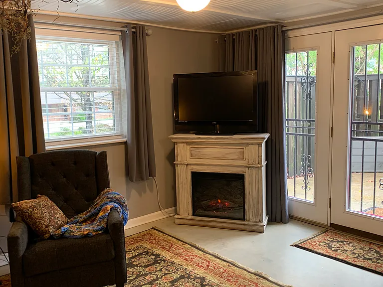 7001 Palermo Dr — Photo 10