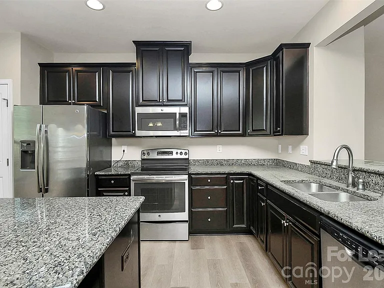 2128 Arbor Loop Dr — Photo 7