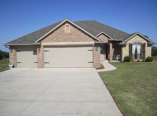 2316 Lakeview Dr, Newcastle, OK 73065