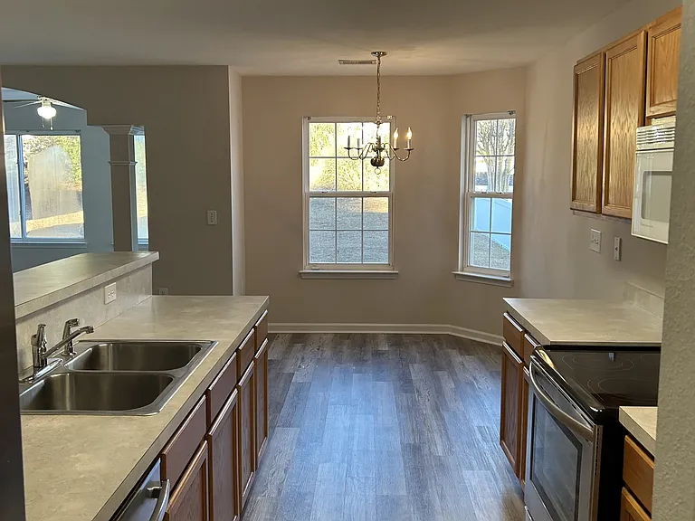 2445 Whetstone Ln — Photo 5