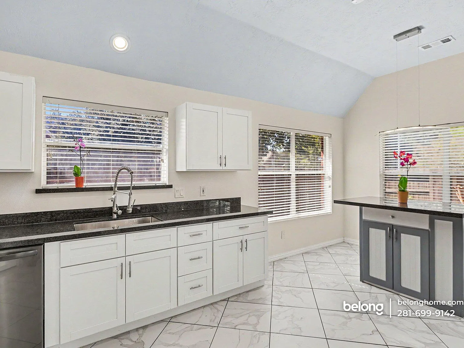 3 bed, 2.0 bath, 1686 sqft, $2,050 — Photo 3