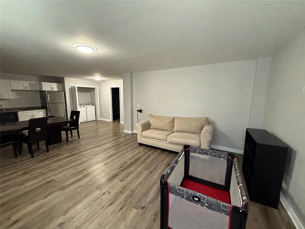 2 bed, 1.0 bath, 850 sqft, $1,395 — Photo 2