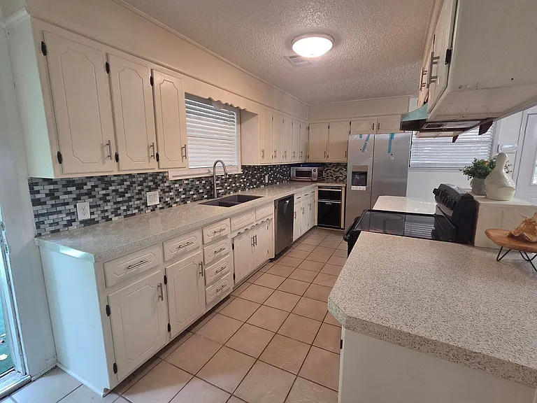 450 Plum Hollow Blvd — Photo 5