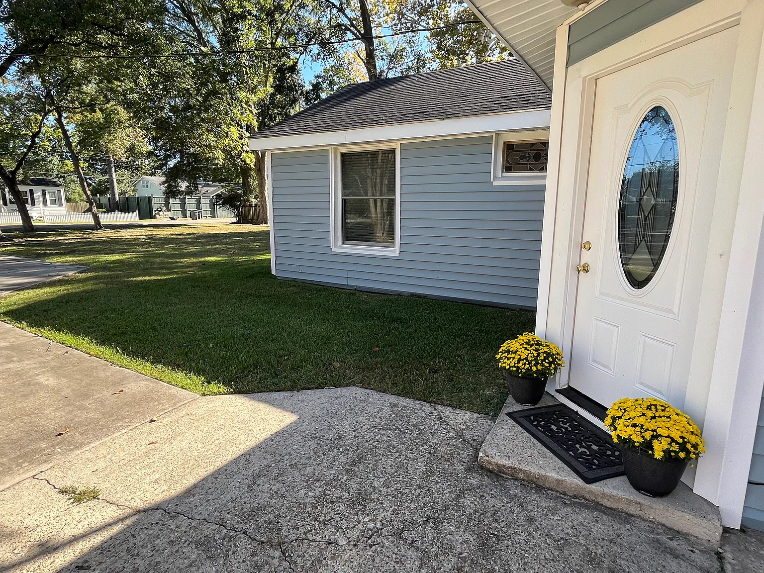 3 bed, 1810 sqft, $2,325 — Photo 2