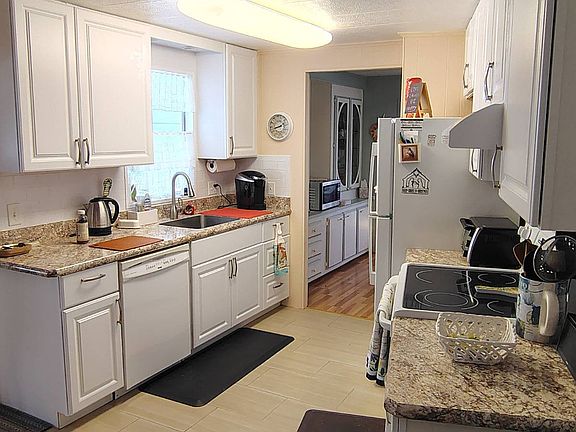 5th image of 306 Desoto St
