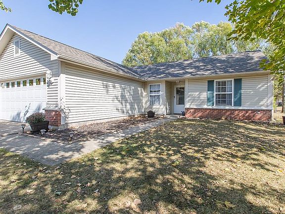 2nd image of 1001 N Tulip Way