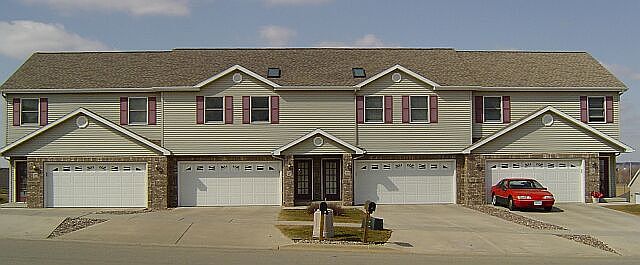 1st image of 550 N Westmount Dr