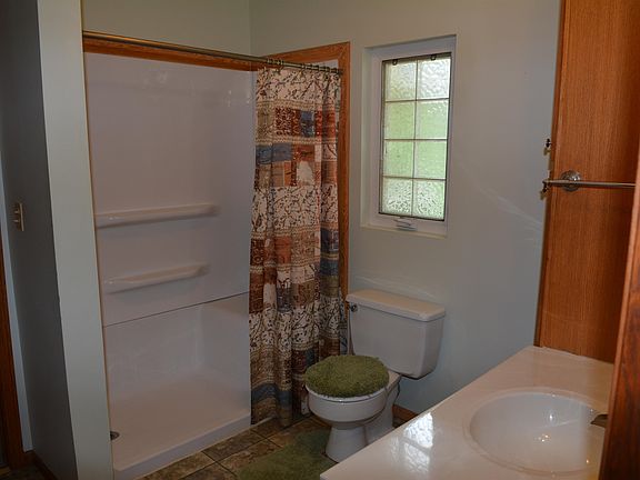3rd image of 722 E 2nd St