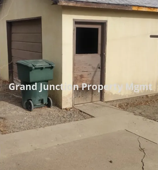 522 Compton St — Photo 14
