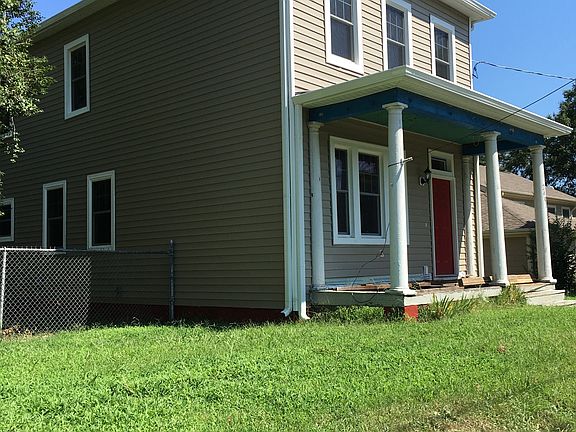 3rd image of 2401 Bainbridge St