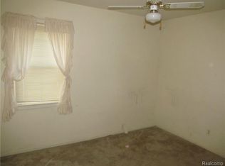 17723 Matthews St, Riverview, MI 48193