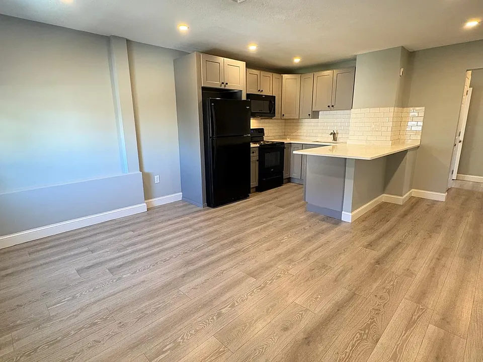 56 Ferry St #2