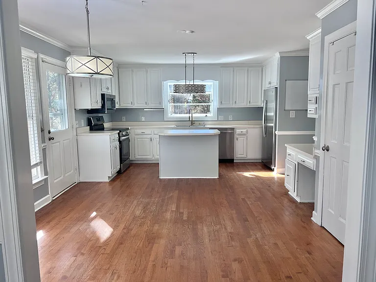 Kitchen-pic 1-w/updated stainless refrigerator/Microwave/Cooktop/Dishwasher