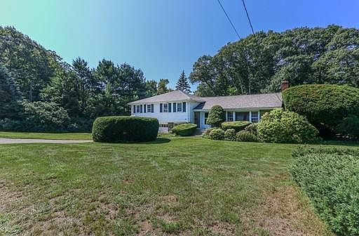3rd image of 10 Orchard Cir