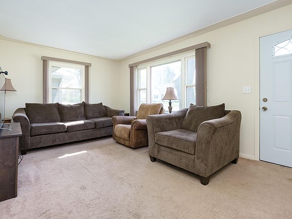 3rd image of 210 Kellogg St