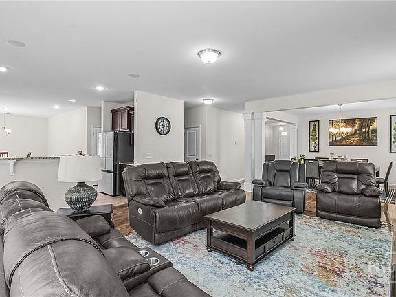 5th image of 376 Casey Drive