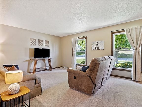 5th image of 416 Lawndale Dr SE