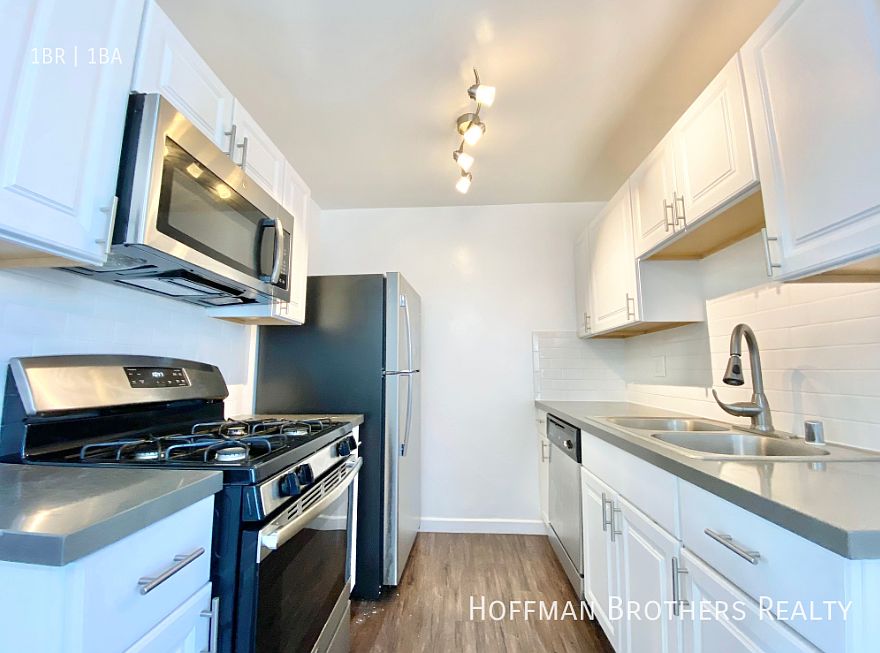 2nd image of 4845 Saturn St APT 19