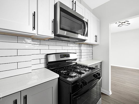 3rd image of 735 N Austin Ave #2192018